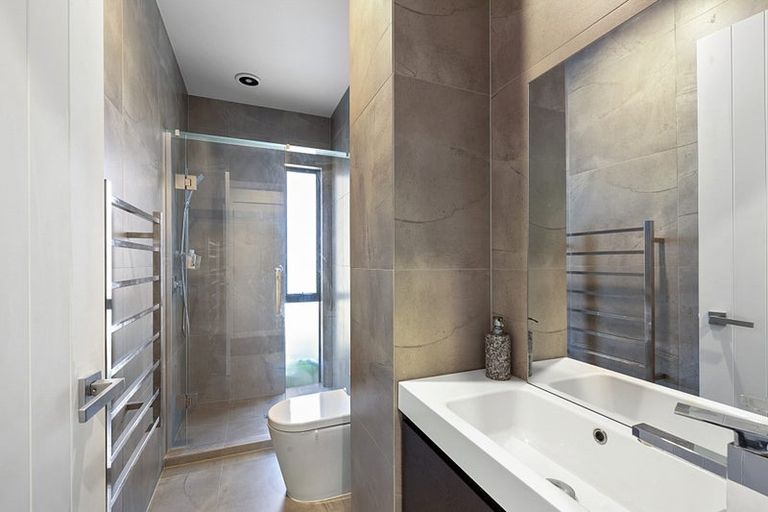 Photo of property in 438 Mangorei Road, Highlands Park, New Plymouth, 4312