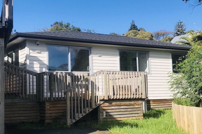 Photo of property in 15 Walnut Lane, Browns Bay, Auckland, 0630