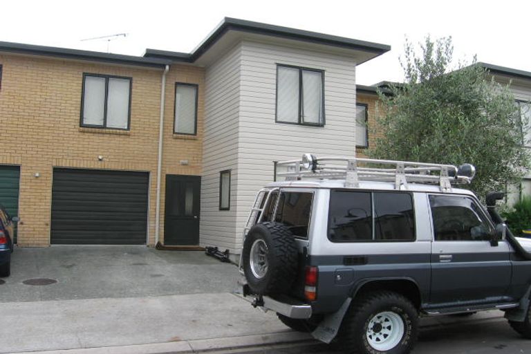 Photo of property in 60 Verdale Circle, Glen Eden, Auckland, 0602