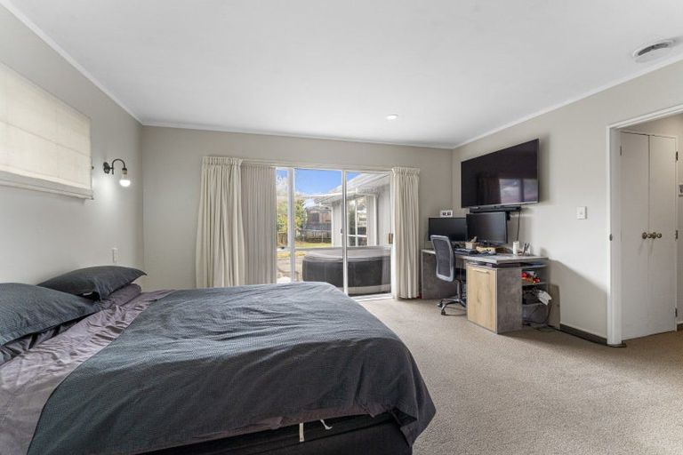 Photo of property in 36 Guildford Drive, Paraparaumu, 5032