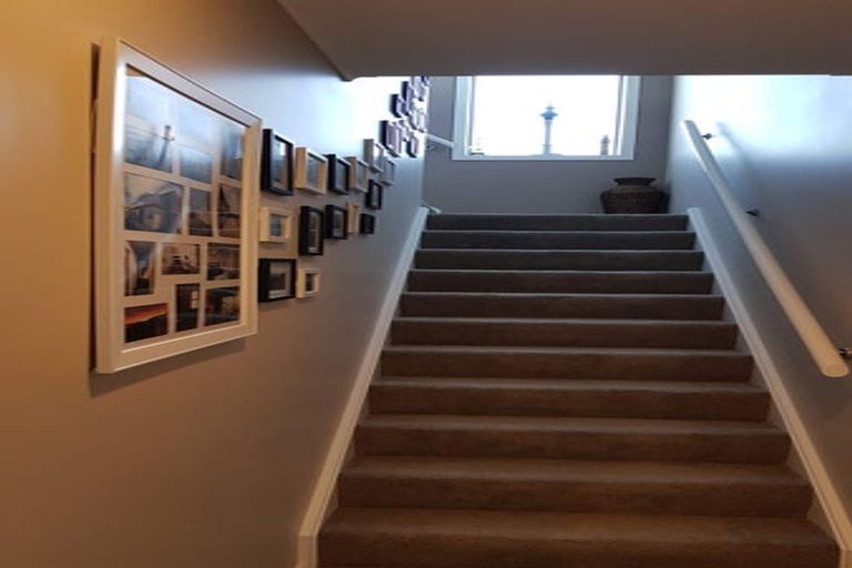 Photo of property in 6b Sunhaven Drive, Newlands, Wellington, 6037