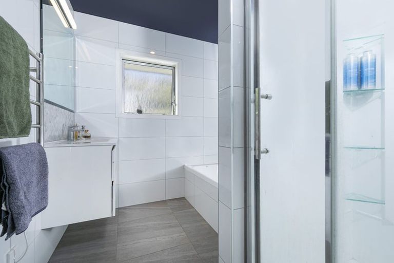 Photo of property in 107 Oreil Avenue, West Harbour, Auckland, 0618