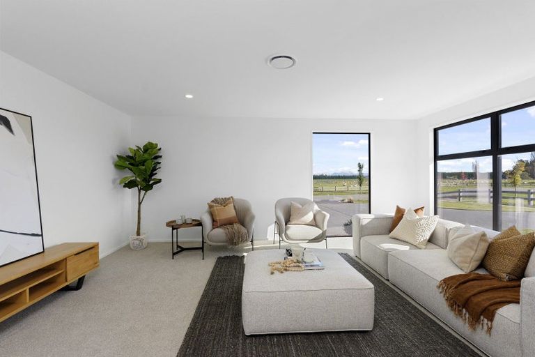 Photo of property in 14 Village Green Drive, Huntingdon, 7774