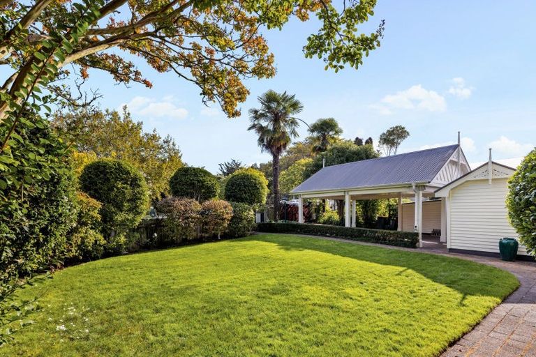 Photo of property in 23 Ruakiwi Road, Hamilton Lake, Hamilton, 3204
