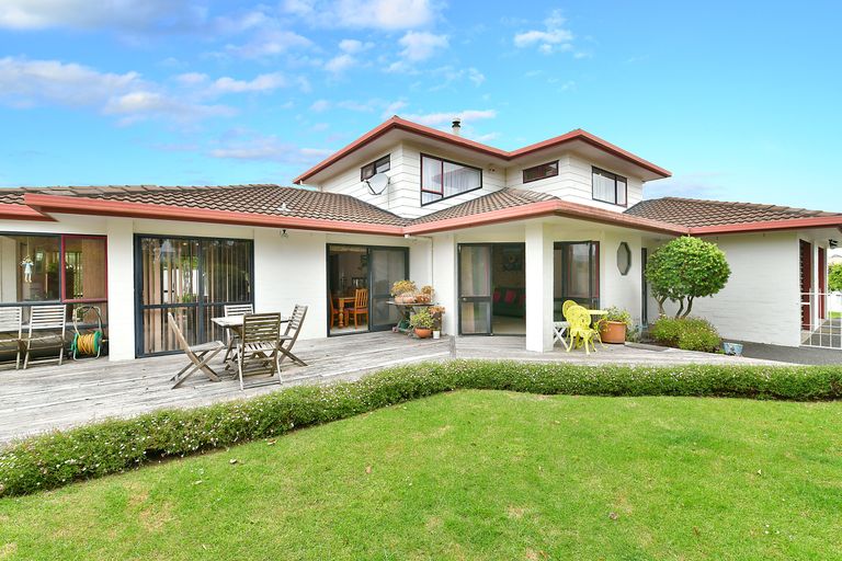 Photo of property in 27 Maygrove Drive, Orewa, 0931