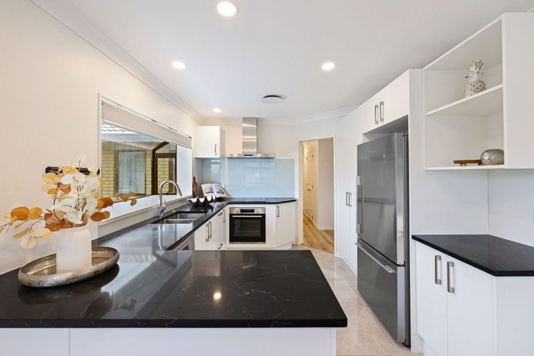 Photo of property in 1/17 Penruddocke Road, Half Moon Bay, Auckland, 2012
