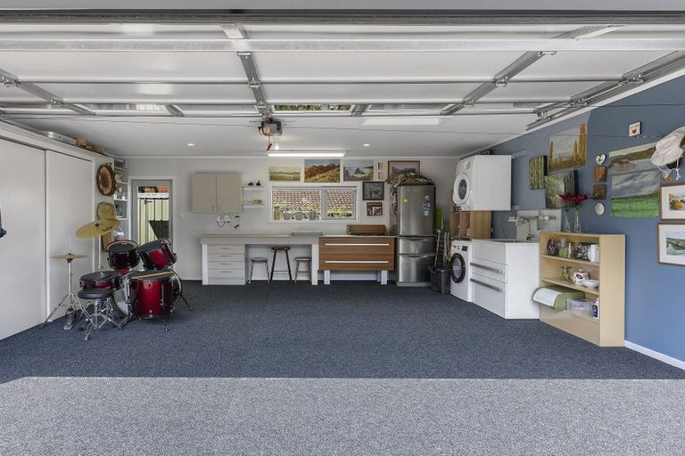 Photo of property in 2/46 Sunset Road, Unsworth Heights, Auckland, 0632