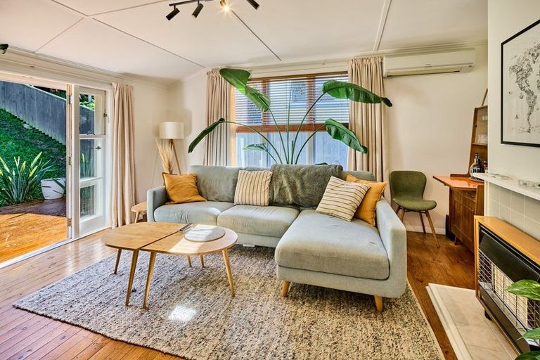 Photo of property in 15 Greer Crescent, Tawa, Wellington, 5028