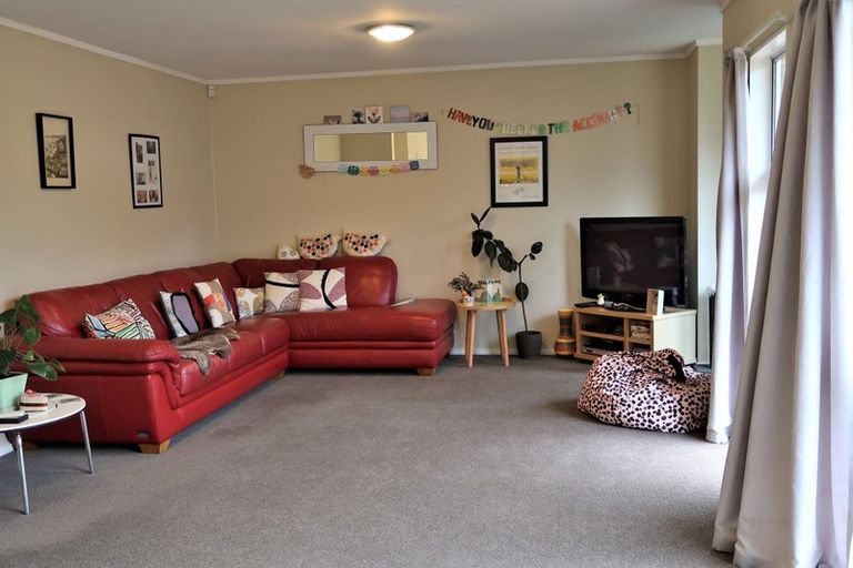 Photo of property in 142b Newlands Road, Newlands, Wellington, 6037