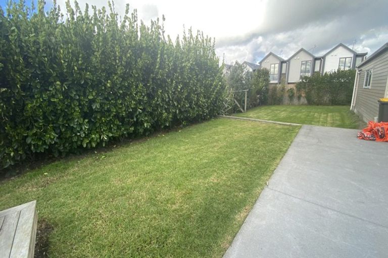 Photo of property in 5 Brookfield Road, Te Atatu Peninsula, Auckland, 0610