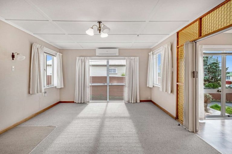 Photo of property in 10 Burns Street, Tawhero, Whanganui, 4501
