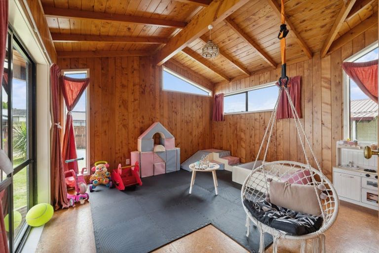 Photo of property in 24 Montjoy Street, Stratford, 4332