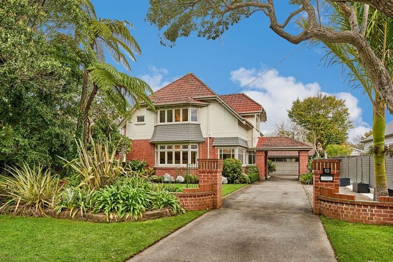 Photo of property in 10 Hinau Street, Woburn, Lower Hutt, 5010