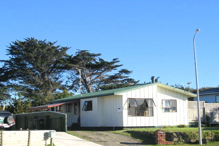Photo of property in 11 Caughley Place, Otaki Beach, Otaki, 5512