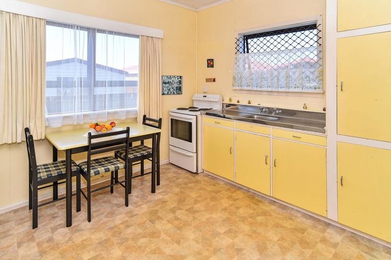 Photo of property in 57 Cambridge Terrace, Papatoetoe, Auckland, 2025