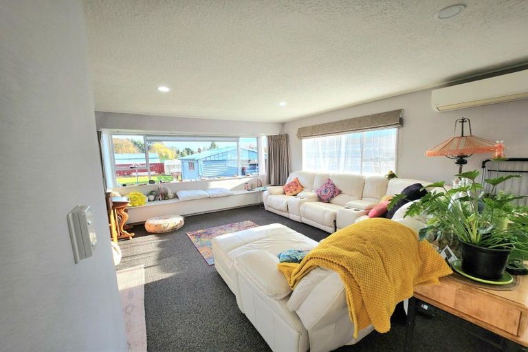 Photo of property in 74 Awamoa Road, Holmes Hill, Oamaru, 9401