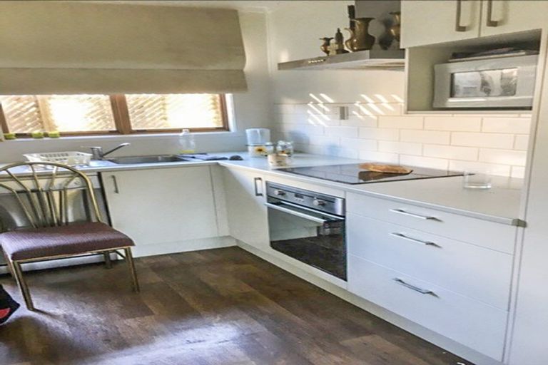 Photo of property in 3/9 Fuchsia Place, Birkdale, Auckland, 0626