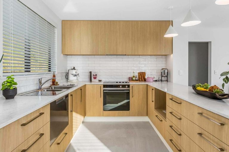 Photo of property in 33 Oakum Road, Whitby, Porirua, 5024