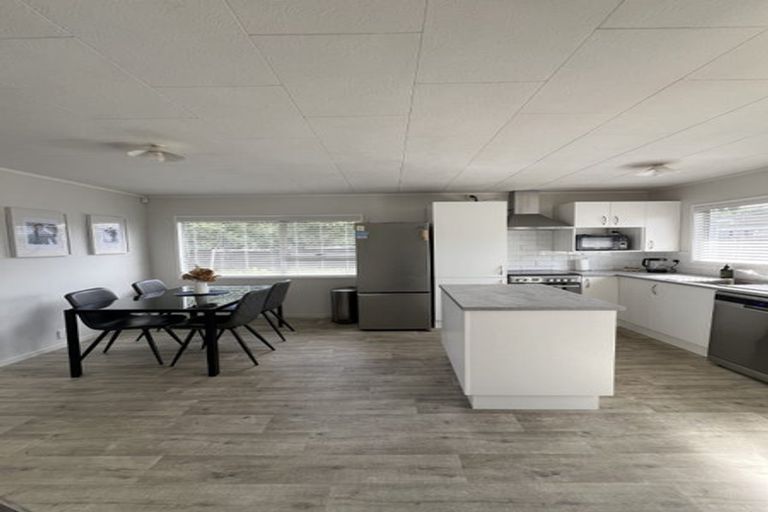 Photo of property in 95 Santiago Crescent, Unsworth Heights, Auckland, 0632