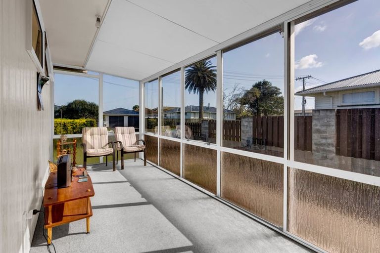 Photo of property in 25 Mcguire Street, Hawera, 4610