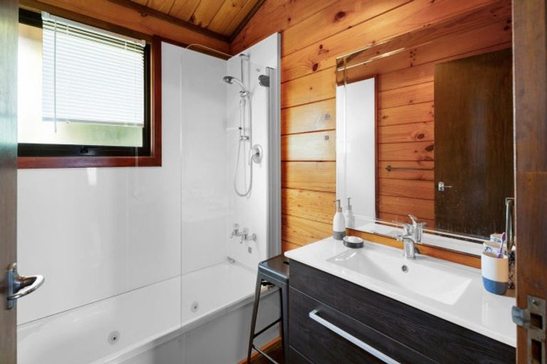 Photo of property in 17a Saint Ives Grove, Whalers Gate, New Plymouth, 4310