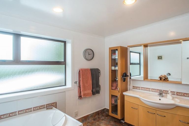 Photo of property in 82 Martin Road, Paraparaumu Beach, Paraparaumu, 5032