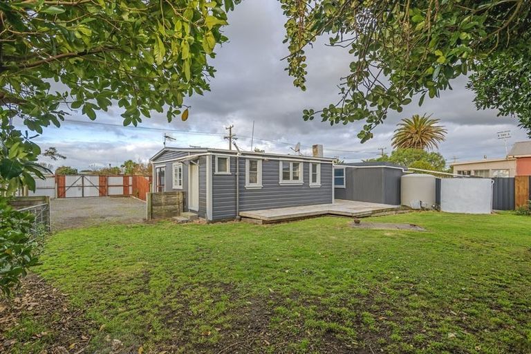 Photo of property in 24 Nuku Street, Tangimoana, 4822