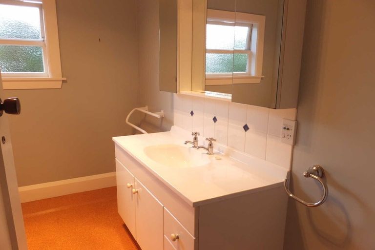 Photo of property in 52 Kilmarnock Street, Riccarton, Christchurch, 8011