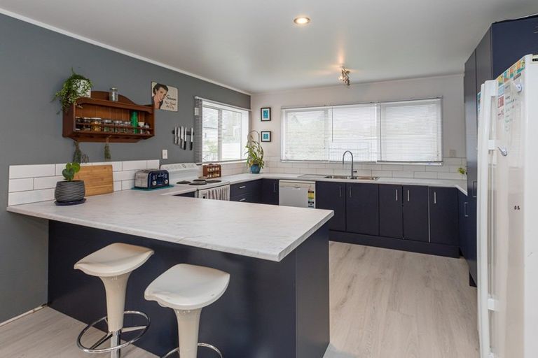 Photo of property in 18 Watts Street, Waipawa, 4210