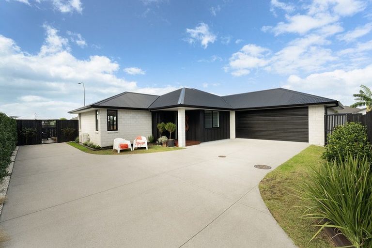 Photo of property in 35 Dunkeld Drive, Papamoa, 3118