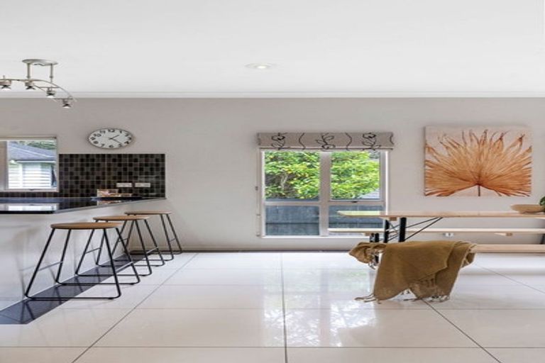 Photo of property in 17 Miromiro Street, Greenhithe, Auckland, 0632