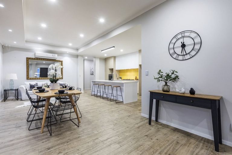 Photo of property in 17 Aporo Drive, Kumeu, 0810