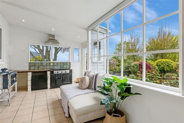 Photo of property in 71 Dyers Pass Road, Cashmere, Christchurch, 8022