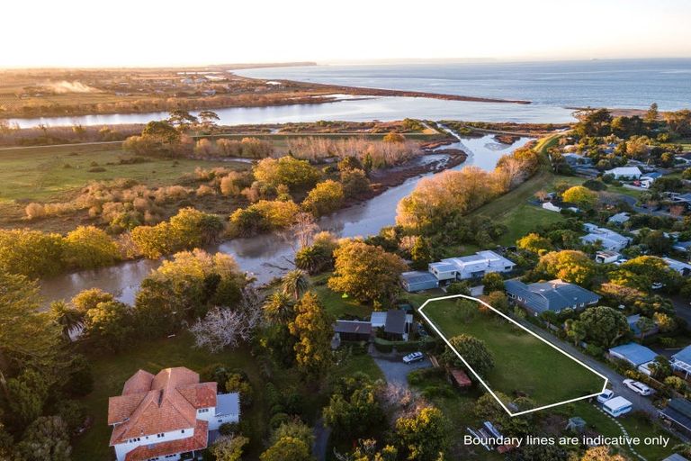 Photo of property in 13 Gow Avenue, Haumoana, 4102