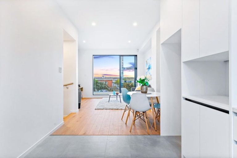 Photo of property in 8/28 Lavelle Road, Henderson, Auckland, 0612