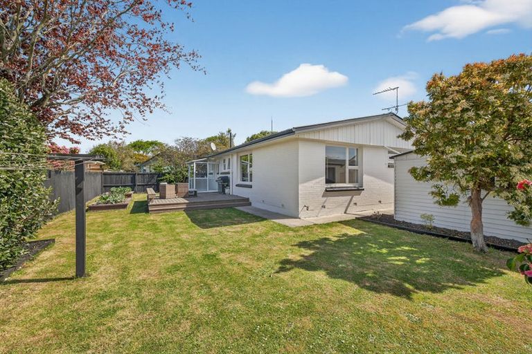 Photo of property in 100 Avondale Road, Avondale, Christchurch, 8061