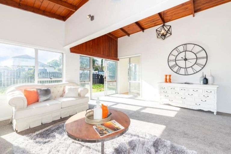Photo of property in 1 Kamara Road, Glen Eden, Auckland, 0602