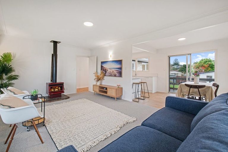 Photo of property in 42 Ray Small Drive, Pahurehure, Papakura, 2113