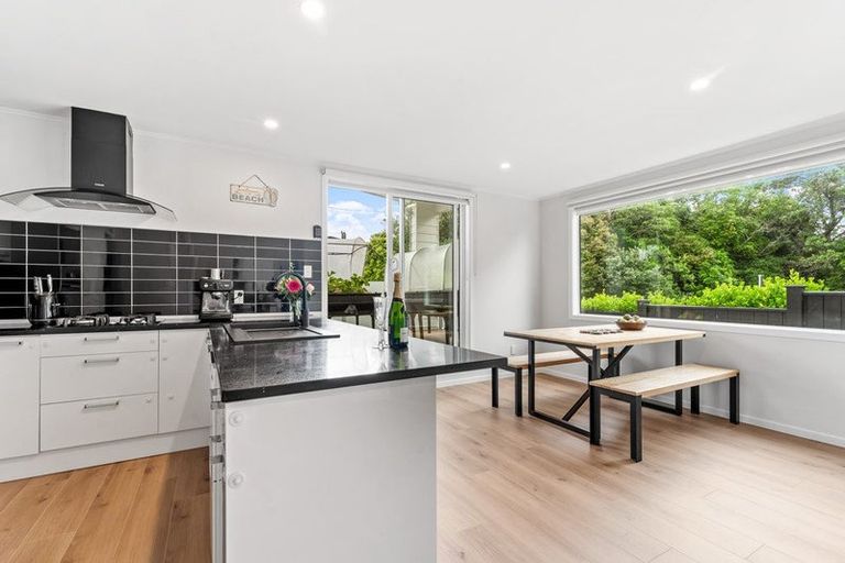 Photo of property in 267 Vipond Road, Stanmore Bay, Whangaparaoa, 0932