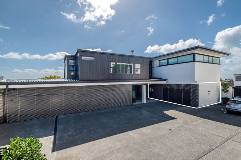 Photo of property in 10/258 Hurstmere Road, Takapuna, Auckland, 0622