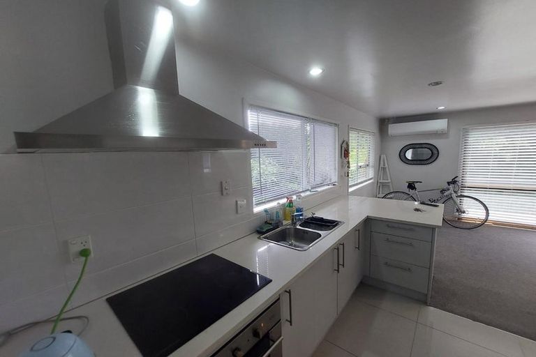 Photo of property in 14 Barnfield Place, Glendene, Auckland, 0602