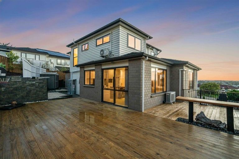 Photo of property in 19 Kereru Rise, Papakura, 2110
