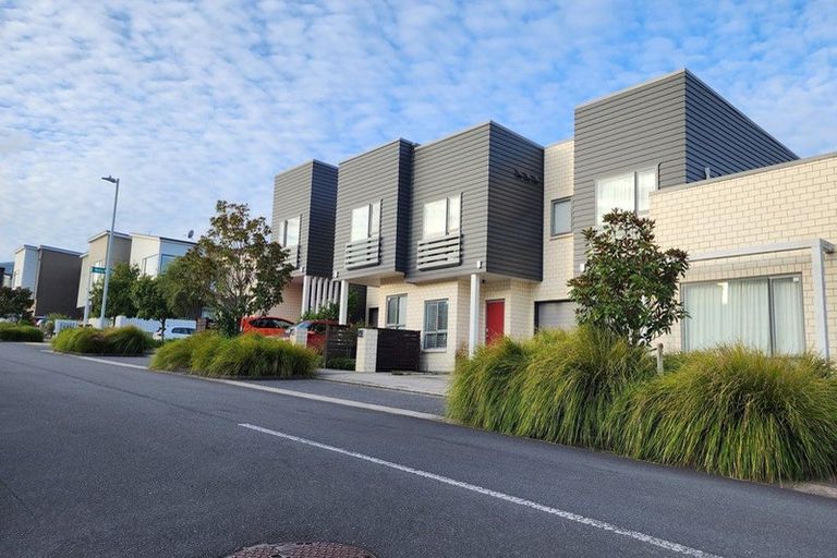 Photo of property in 5 Tuatua Road, Hobsonville, Auckland, 0616