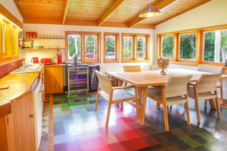 Photo of property in 2 Manawaora Road, Russell, 0272