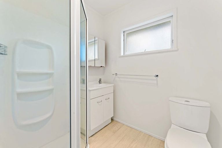 Photo of property in 1/6 Segedin Place, Glenfield, Auckland, 0629