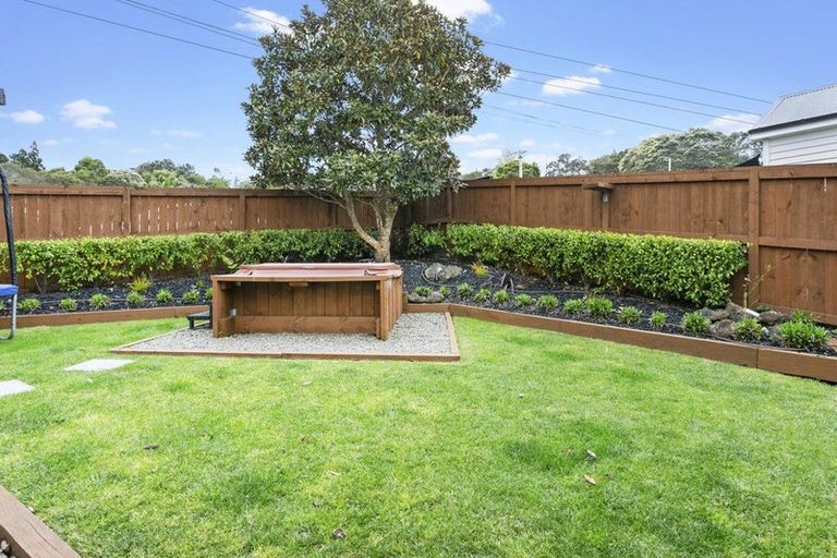 Photo of property in 18 Atkinson Road, Titirangi, Auckland, 0604