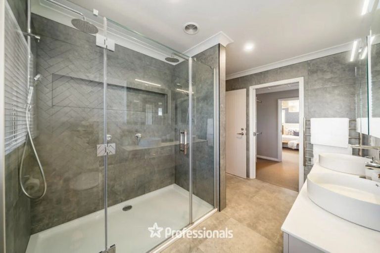 Photo of property in 14 Ronald Scott Grove, Riverstone Terraces, Upper Hutt, 5018