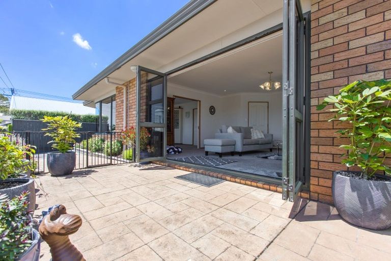 Photo of property in 18 Karamu Street, Te Atatu Peninsula, Auckland, 0610