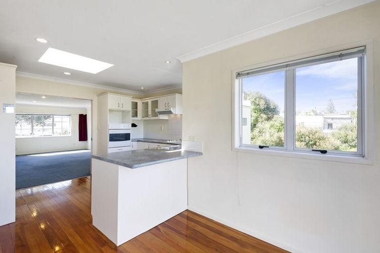 Photo of property in 12 Reid Road, New Lynn, Auckland, 0600