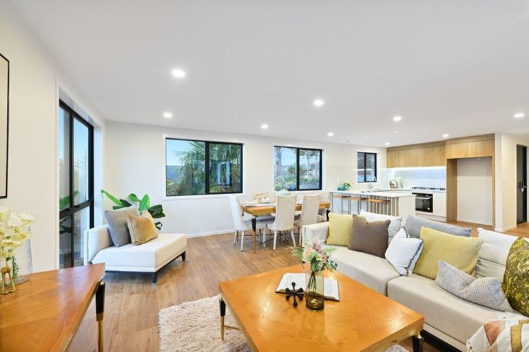 Photo of property in 18 Hercules Drive, Henderson, Auckland, 0612